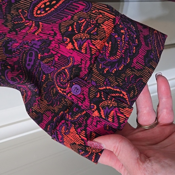 Maurices Womens 3X 26/28W Paisley Button-Up Purple Pink Black 3/4 Sleeve - Picture 3 of 6